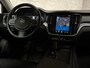 Volvo V60 2.0 B3 Sport 163Pk Automaat (APPLE CARPLAY, LEDER, STUUR/STOELVERWARMING, CAMERA, SPORTSTOELEN, KEYLESS, ELEK ACHTERKLEP, TREKHAAK, NIEUWSTAAT)