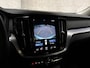 Volvo V60 2.0 B3 Sport 163Pk Automaat (APPLE CARPLAY, LEDER, STUUR/STOELVERWARMING, CAMERA, SPORTSTOELEN, KEYLESS, ELEK ACHTERKLEP, TREKHAAK, NIEUWSTAAT)