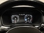 Volvo V60 2.0 B3 Sport 163Pk Automaat (APPLE CARPLAY, LEDER, STUUR/STOELVERWARMING, CAMERA, SPORTSTOELEN, KEYLESS, ELEK ACHTERKLEP, TREKHAAK, NIEUWSTAAT)