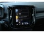 Volvo XC40 T4 Recharge R-Design | Verwarmbare voorstoelen en stuurwiel | Parkeercamera achter | Apple carplay/Android auto | Keyless | Parkeersensor voor + achter |