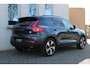 Volvo XC40 T4 Recharge R-Design | Verwarmbare voorstoelen en stuurwiel | Parkeercamera achter | Apple carplay/Android auto | Keyless | Parkeersensor voor + achter |