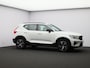 Volvo XC40 2.0 B4 Plus Dark / Trekhaak / Stoel+stuur+voorruitverwarming / Harman Kardon / Elektr. bed. stoelen