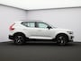 Volvo XC40 2.0 B4 Plus Dark / Trekhaak / Stoel+stuur+voorruitverwarming / Harman Kardon / Elektr. bed. stoelen