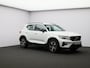 Volvo XC40 2.0 B4 Plus Dark / Trekhaak / Stoel+stuur+voorruitverwarming / Harman Kardon / Elektr. bed. stoelen