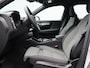 Volvo XC40 2.0 B4 Plus Dark / Trekhaak / Stoel+stuur+voorruitverwarming / Harman Kardon / Elektr. bed. stoelen