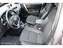 Toyota Auris 1.8 Hybrid Executive, Stoelverwarming, Pdc voor + achter + camera, Cruise, Clima, Navigatie, Dealer onderhouden !