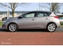 Toyota Auris 1.8 Hybrid Executive, Stoelverwarming, Pdc voor + achter + camera, Cruise, Clima, Navigatie, Dealer onderhouden !