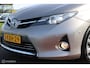 Toyota Auris 1.8 Hybrid Executive, Stoelverwarming, Pdc voor + achter + camera, Cruise, Clima, Navigatie, Dealer onderhouden !