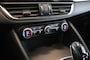 Alfa Romeo Giulia 2.0 T Q4 AWD 280PK VELOCE/ORIG.NL/GEDOCUMENTEERD/KEYLESS/MEMORY/19