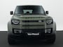 Land Rover Defender 110 2.0 P300e 110 Forest Edition | Cold Climate Pack | Meridian Sound System | 22" Wielen | Classic Spatlappen v/a | Treeplanken | Trekhaak | Panoramadak |