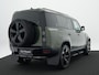 Land Rover Defender 110 2.0 P300e 110 Forest Edition | Cold Climate Pack | Meridian Sound System | 22" Wielen | Classic Spatlappen v/a | Treeplanken | Trekhaak | Panoramadak |