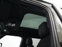 Land Rover Defender 110 2.0 P300e 110 Forest Edition | Cold Climate Pack | Meridian Sound System | 22" Wielen | Classic Spatlappen v/a | Treeplanken | Trekhaak | Panoramadak |