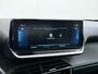 Peugeot e-2008 EV GT Pack 50 kWh | ACCU 93% | 3-Fase | Navigatie | Panoramisch schuifdak | 18 inch lichtmetalen velgen | Alcantara bekleding | Camera achter | Stoelverwarming | Adaptieve Cruise control