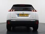 Peugeot e-2008 EV GT Pack 50 kWh | ACCU 93% | 3-Fase | Navigatie | Panoramisch schuifdak | 18 inch lichtmetalen velgen | Alcantara bekleding | Camera achter | Stoelverwarming | Adaptieve Cruise control