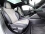 Peugeot e-2008 EV GT Pack 50 kWh | ACCU 93% | 3-Fase | Navigatie | Panoramisch schuifdak | 18 inch lichtmetalen velgen | Alcantara bekleding | Camera achter | Stoelverwarming | Adaptieve Cruise control