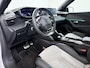 Peugeot e-2008 EV GT Pack 50 kWh | ACCU 93% | 3-Fase | Navigatie | Panoramisch schuifdak | 18 inch lichtmetalen velgen | Alcantara bekleding | Camera achter | Stoelverwarming | Adaptieve Cruise control