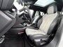 Peugeot e-2008 EV GT Pack 50 kWh | ACCU 93% | 3-Fase | Navigatie | Panoramisch schuifdak | 18 inch lichtmetalen velgen | Alcantara bekleding | Camera achter | Stoelverwarming | Adaptieve Cruise control