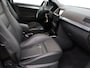 Opel Astra 1.6 Cosmo airco, leer, navi, cruisec, multifunctstuur, Voorstoelen verwarmd, parkeersensor achter, Binnenspiegel automatisch dimmend full options, De Opel Astra 1.6 Cosmo is een comfortabele en betrouwbare hatchback die bekendstaat om zijn fijne rijgedrag en praktische eigenschappen. De 1.6-liter benzinemotor biedt een goe