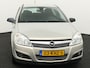 Opel Astra 1.6 Cosmo airco, leer, navi, cruisec, multifunctstuur, Voorstoelen verwarmd, parkeersensor achter, Binnenspiegel automatisch dimmend full options, De Opel Astra 1.6 Cosmo is een comfortabele en betrouwbare hatchback die bekendstaat om zijn fijne rijgedrag en praktische eigenschappen. De 1.6-liter benzinemotor biedt een goe