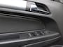 Opel Astra 1.6 Cosmo airco, leer, navi, cruisec, multifunctstuur, Voorstoelen verwarmd, parkeersensor achter, Binnenspiegel automatisch dimmend full options, De Opel Astra 1.6 Cosmo is een comfortabele en betrouwbare hatchback die bekendstaat om zijn fijne rijgedrag en praktische eigenschappen. De 1.6-liter benzinemotor biedt een goe