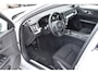 Volvo V60 B3 177PK Automaat Momentum Advantage | ACC | PDC | 17"LMV | Apple Carplay / Android |