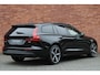 Volvo V60 B4 Essential Edition | Adaptieve Cruise Control | Dodehoekwaarschuwing | Verwarmbare voorstoelen | Stuurwielverwarming | Parkeersensoren V+A | Achteruitrijcamera | Extra getint glas achter