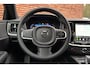 Volvo V60 B4 Essential Edition | Adaptieve Cruise Control | Dodehoekwaarschuwing | Verwarmbare voorstoelen | Stuurwielverwarming | Parkeersensoren V+A | Achteruitrijcamera | Extra getint glas achter