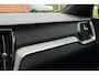 Volvo V60 B4 Essential Edition | Adaptieve Cruise Control | Dodehoekwaarschuwing | Verwarmbare voorstoelen | Stuurwielverwarming | Parkeersensoren V+A | Achteruitrijcamera | Extra getint glas achter