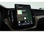 Volvo XC60 2.0 T6 Plug-in hybrid AWD Plus Dark | Facelift | Pano-dak | Trekhaak | 360 camera | Forest Lake |