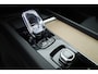 Volvo XC60 2.0 T6 Plug-in hybrid AWD Plus Dark | Facelift | Pano-dak | Trekhaak | 360 camera | Forest Lake |