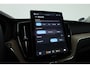 Volvo XC60 2.0 T6 Plug-in hybrid AWD Plus Dark | Facelift | Pano-dak | Trekhaak | 360 camera | Forest Lake |