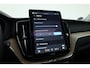 Volvo XC60 2.0 T6 Plug-in hybrid AWD Plus Dark | Facelift | Pano-dak | Trekhaak | 360 camera | Forest Lake |