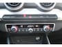 Audi Q2 35 TFSI S-Line Automaat/Panoramadak/Afneembare trekhaak/Virtual cockpit/Achteruitrijcamera/Parkeersensoren rondom/Apple carplay/Stoelverwarming/Climate control/Elektrische achterklep/Cruise control/DAB/19'' Lichtmetalen velgen.