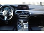 BMW 5-Serie 530e iPerformance Executive M-Sport Panoramadak/Head-Up Display/Apple carplay/Sfeerverlichting/Navigatie/Achteruitrijcamera/Stoelverwarming/Parkeersensoren Voor+Achter/Cruise Control/Sport Stoelen/Voorstoelen Elektrisch/Elektrische achterklep