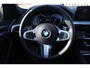 BMW 5-Serie 530e iPerformance Executive M-Sport Panoramadak/Head-Up Display/Apple carplay/Sfeerverlichting/Navigatie/Achteruitrijcamera/Stoelverwarming/Parkeersensoren Voor+Achter/Cruise Control/Sport Stoelen/Voorstoelen Elektrisch/Elektrische achterklep