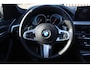 BMW 5-Serie 530e iPerformance Executive M-Sport Panoramadak/Head-Up Display/Apple carplay/Sfeerverlichting/Navigatie/Achteruitrijcamera/Stoelverwarming/Parkeersensoren Voor+Achter/Cruise Control/Sport Stoelen/Voorstoelen Elektrisch/Elektrische achterklep