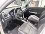 Suzuki Vitara 1.6 High Executive Airco | Bluetooth Telefoonvoorbereiding | Cruise Control Adaptief | Dakrails | Elektrisch Glazen Panoramadak | Extra Getint Glas | Hill Hold Functie | LED Koplampen | Lederen Bekleding | Lichtmetalen Velgen 17'' | Navigatiesysteem Full Map | Parkeersensor Voor en Achter | Start/Stop Systeem | Voorstoelen Verwarmd