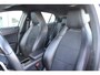 Mercedes-Benz GLA 180 Business | Afneembare Trekhaak | AMG Line Velgen | Stoelverwarming | Sportstoelen Alcantara | Camera |