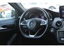 Mercedes-Benz GLA 180 Business | Afneembare Trekhaak | AMG Line Velgen | Stoelverwarming | Sportstoelen Alcantara | Camera |