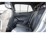 Volkswagen T-Cross 1.5 TSI 150pk DSG R-Line | Trekhaak | Voorstoelen Verwarmd | 18" Velgen