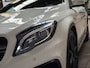 Mercedes-Benz GLA AMG 45 4MATIC 360Pk Automaat (SCHUIFDAK, NAVIGATIE, CAMERA, LEDER, GETINT GLAS, SPORTSTOELEN, ELEK ACHTERKLEP, RODE GORDELS, NIEUWSTAAT)