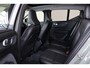 Volvo XC40 B3 Plus Dark - Panorama/schuifdak - IntelliSafe Assist & Surround - 360º Camera - Harman/Kardon audio - Adaptieve LED koplampen - Verwarmde voorstoelen & stuur - Parkeersensoren voor & achter - Elektr. bedienb. voorstoelen met geheugen links - Draadloze tel. lader - Extra getint glas - 18' LMV