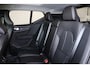 Volvo XC40 B3 Plus Dark - Panorama/schuifdak - IntelliSafe Assist & Surround - 360º Camera - Harman/Kardon audio - Adaptieve LED koplampen - Verwarmde voorstoelen & stuur - Parkeersensoren voor & achter - Elektr. bedienb. voorstoelen met geheugen links - Draadloze tel. lader - Extra getint glas - 18' LMV
