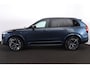Volvo XC90 T8 Recharge AWD Plus Dark - Panorama/schuifdak - IntelliSafe Assist & Surround - 360º Camera - Harman/Kardon audio - Adaptieve LED koplampen - Verwarmde voorstoelen, stuur & achterbank - Parkeersensoren voor & achter - Elektr. bedienb. voorstoelen met geheugen - Draadloze tel. lader - Extra getint glas - 21' LMV