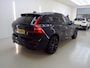 Volvo XC60 2.0 T8 Plug-in hybrid AWD Ultra Black Edition | Luchtvering | PDC V+A en 360 camera | Trekhaak | Panoramadak | Stoel + Stuurverwarming | Extra Getint Glas |