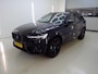 Volvo XC60 2.0 T8 Plug-in hybrid AWD Ultra Black Edition | Luchtvering | PDC V+A en 360 camera | Trekhaak | Panoramadak | Stoel + Stuurverwarming | Extra Getint Glas |