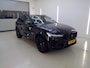 Volvo XC60 2.0 T8 Plug-in hybrid AWD Ultra Black Edition | Luchtvering | PDC V+A en 360 camera | Trekhaak | Panoramadak | Stoel + Stuurverwarming | Extra Getint Glas |