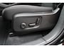 Volvo EX40 Twin Motor Performance Ultra Black Edition 82 kWh | Harman/Kardon geluidsinstallatie | Adaptive Cruisecontrol | Extra Getint Glas | Lichtmetalen velgen 20'' | Panoramisch dak | 360 Graden Camera | Sfeerverlichting | Verwarmbare voorstoelen