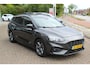 Ford Focus Wagon 1.0-125pk EcoBoost ST-Line AUTOMAAT ! Heel erg nette en goed onderhouden Ford Focus ST-Line wagon automaat. Volautm. airco dual, stoel-, stuur- en voorraamverw., camera, trekhaak, navigatie, telefoonvoorb., LM wln, cruise cntrl, skiluik etc., etc....
