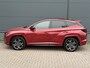 Hyundai Tucson 1.6 T-GDI PHEV N Line Sky 4WD Automaat / Accu SOH 100% / Dealer onderhouden / Stuur- Stoel & Achterbankverwarming / Trekgewicht 1350 kg / Elektrische achterklep / Glazen schuif- en kanteldak / Rondomzicht camera / Adaptief cruise control /